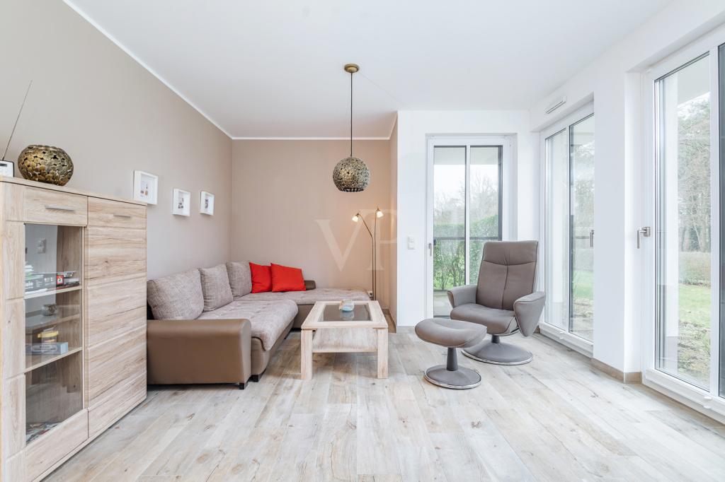 Modernes Wohnen auf Zeit – Erdgeschosswohnung mit Terrasse im Dünenquartier Warnemünde - Photo 2