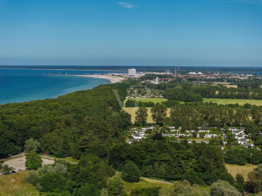 Luftbild mit Blick auf Warnemünde