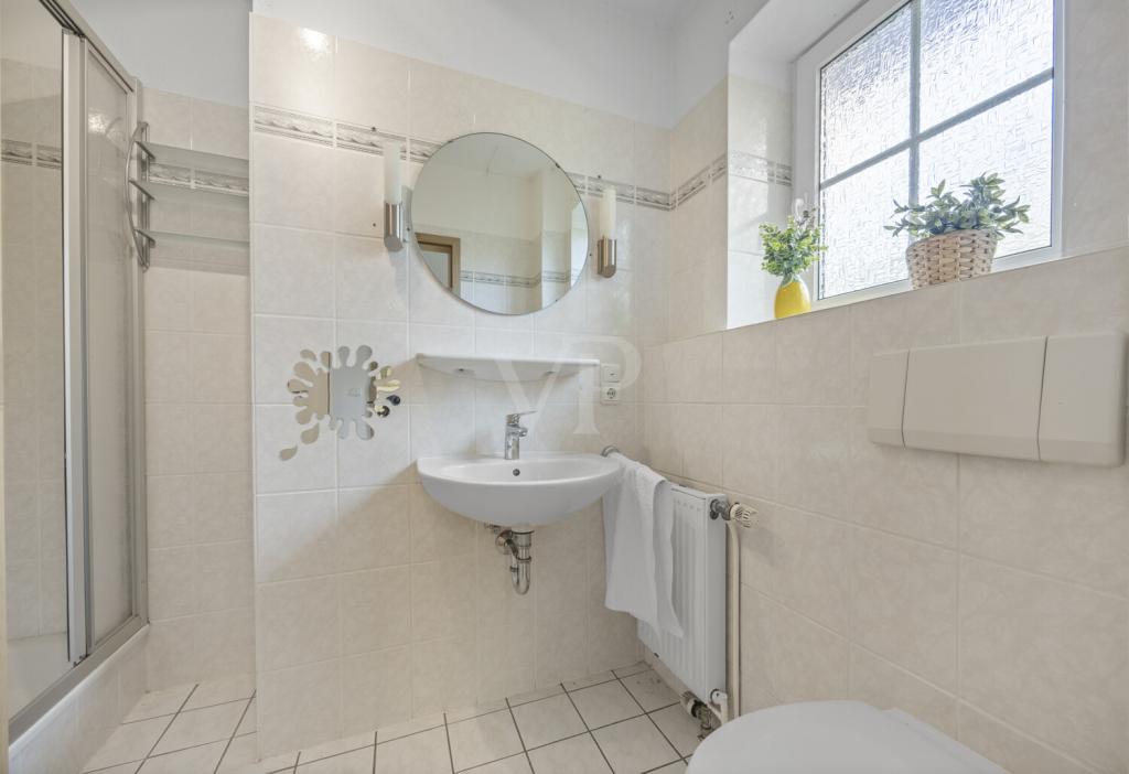 Das Gästebad im Erdgeschoss mit Dusche