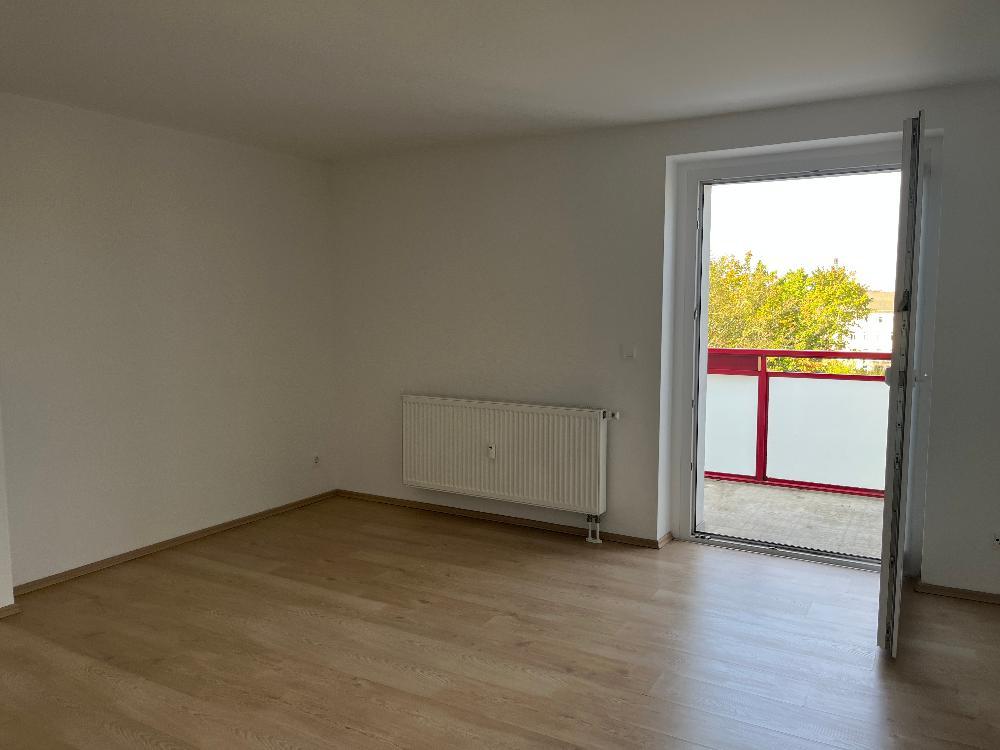 3 Raum Wohnung in ruhiger Lage 3. OG rechts mit großem sonnigen Balkon - Photo 1