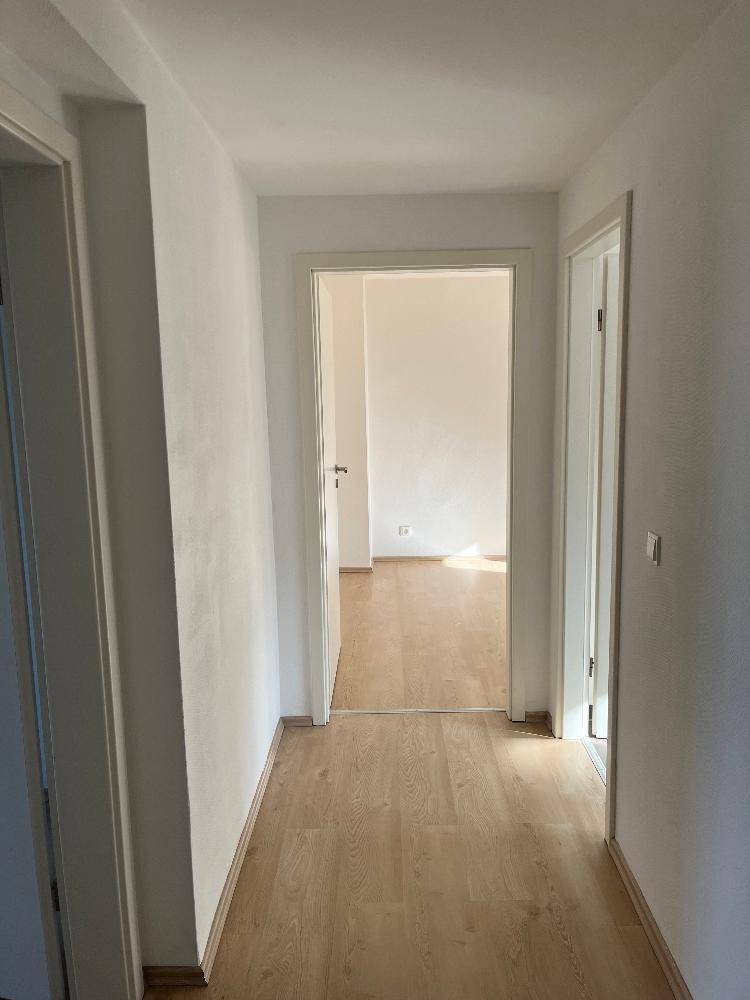 3 Raum Wohnung in ruhiger Lage 1. OG rechts mit großem sonnigen Balkon - Foto 4