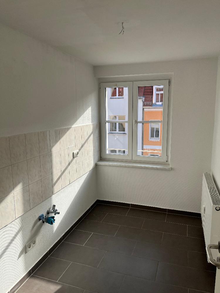 helle 3 Raum Wohnung in ruhiger Lage 2. OG links mit Balkon ab 01.12.2026 - Photo 3