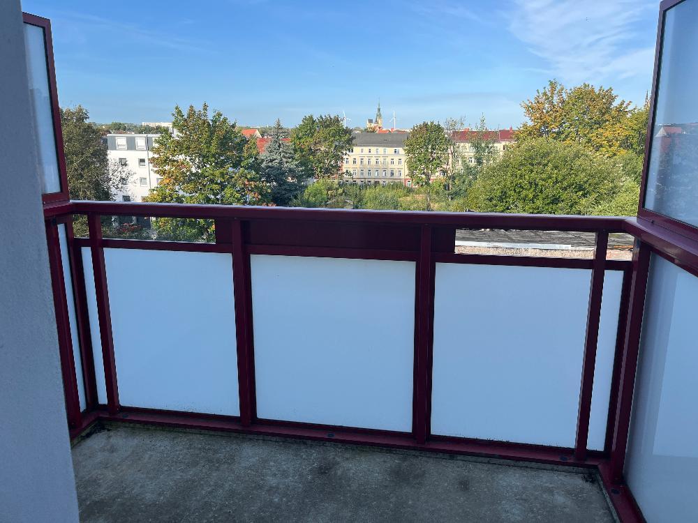 helle 3 Raum Wohnung in ruhiger Lage 2. OG links mit Balkon ab 01.12.2026 - Photo 2