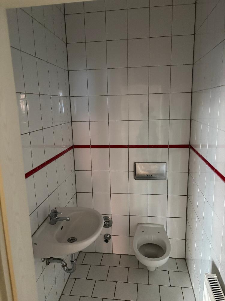 Großzügiges Altstadt-Juwel mit Denkmal-Charme Lichtdurchflutete 3-Zimmer-Wohnung im 2.OG mit Aufzug im Zentrum von Freiberg - Foto 2
