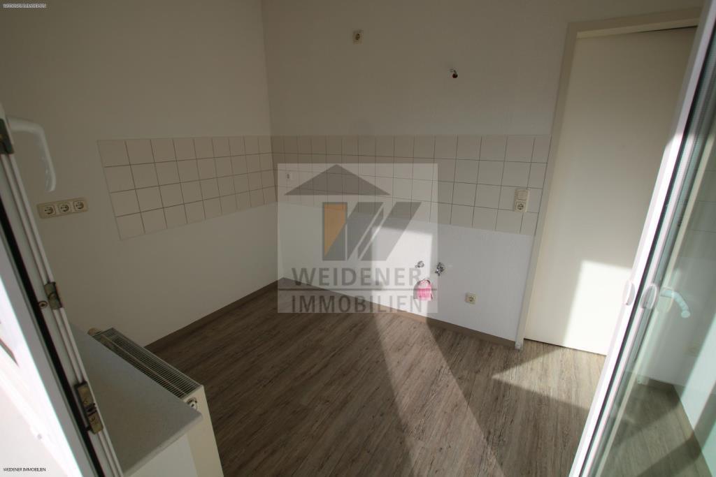 2 Raum DG-Wohnung mit Balkon und Blick ins Grüne. Bad mit Wanne! In Weida! - Foto 1