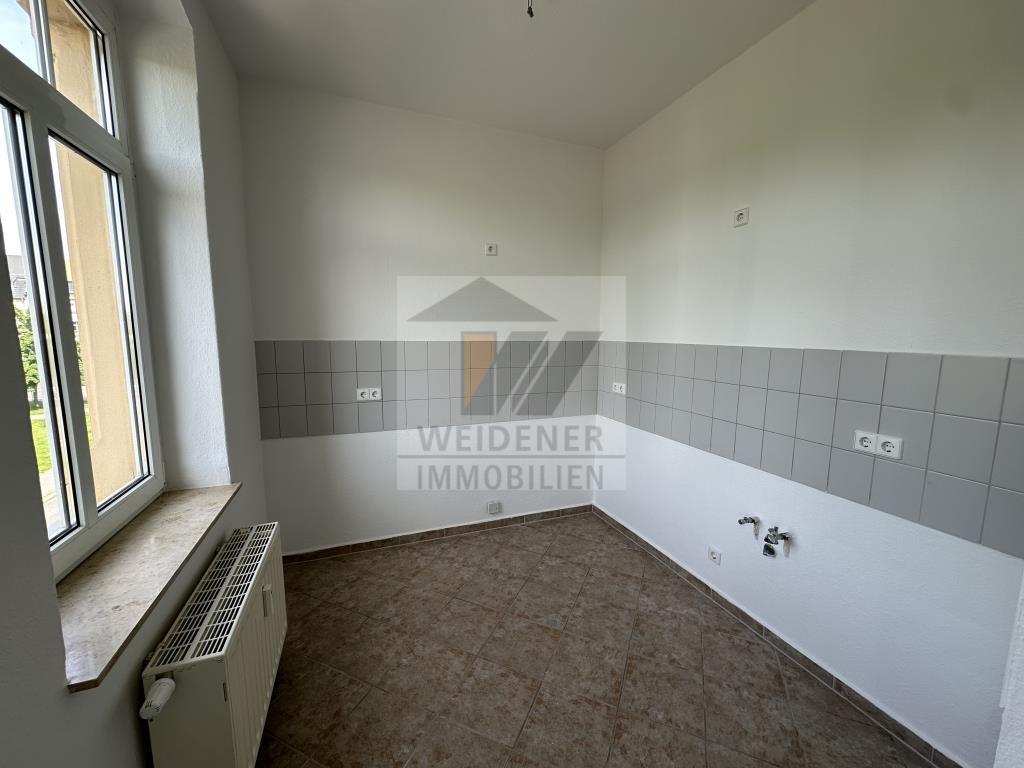 Neu Renoviert mit neuem Boden, Aufzug und Balkon! Schöne Single Wohnung - Photo 1