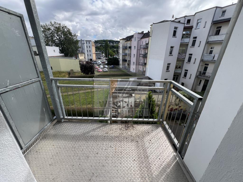 Neu Renoviert mit neuem Boden, Aufzug und Balkon! Schöne Single Wohnung - Photo 4
