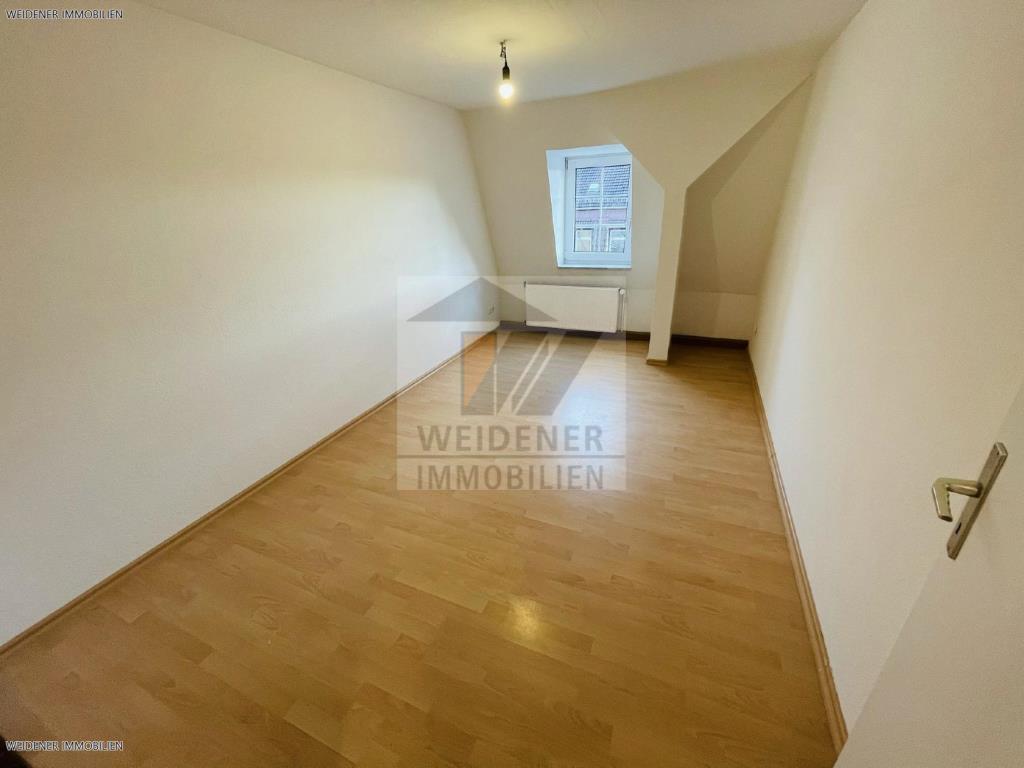 **Ihr neues Zuhause wartet: 4-Raum-Wohnung mit Komfort-Badezimmer und großzügigem Wohnambiente!** - Foto 4