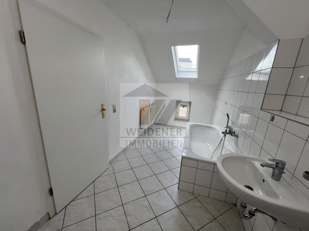 Preiswerte 2 DG-Zimmer Wohnung im Zentrum von Weida! - Foto 1