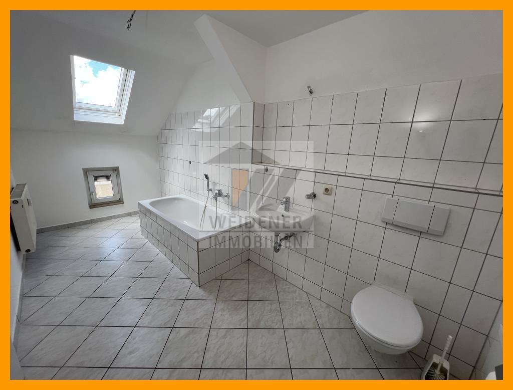 Preiswerte 2 DG-Zimmer Wohnung im Zentrum von Weida! - Foto 2