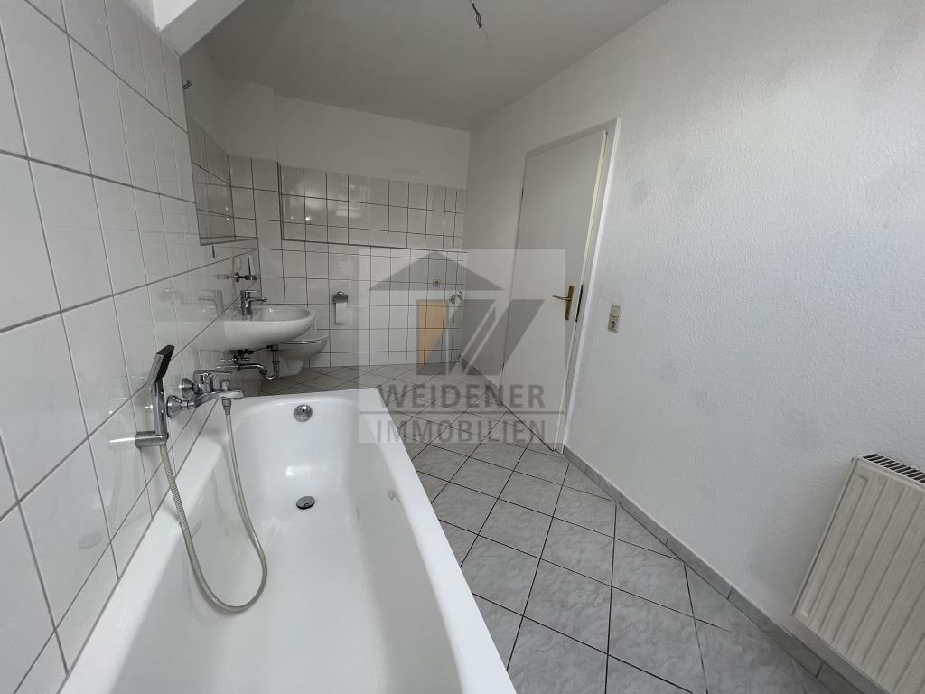 Preiswerte 2 DG-Zimmer Wohnung im Zentrum von Weida! - Foto 3