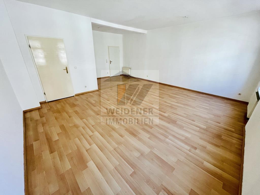 Wohnen in Gera Untermhaus! 3 Raum Wohnung mit Balkon (Südseite) und großen Wohnzimmer! - Photo 1
