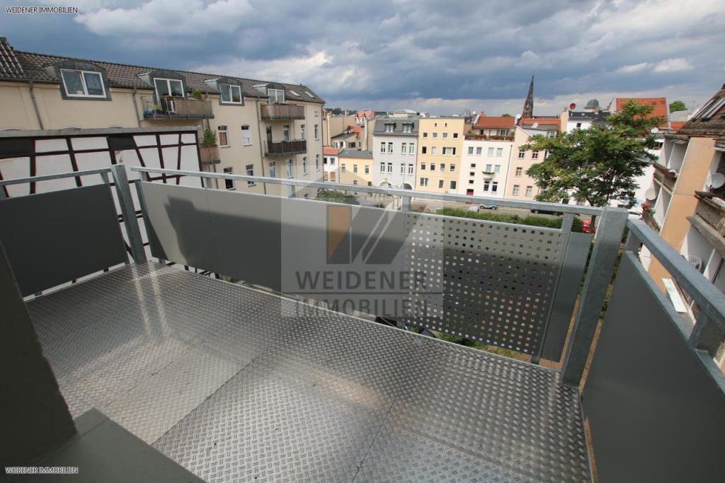WOW! Hochwertige 4 Raum-Wohnung mit modernem Bad und großem Balkon! Die Wohnung zum Wohlfühlen. - Photo 3
