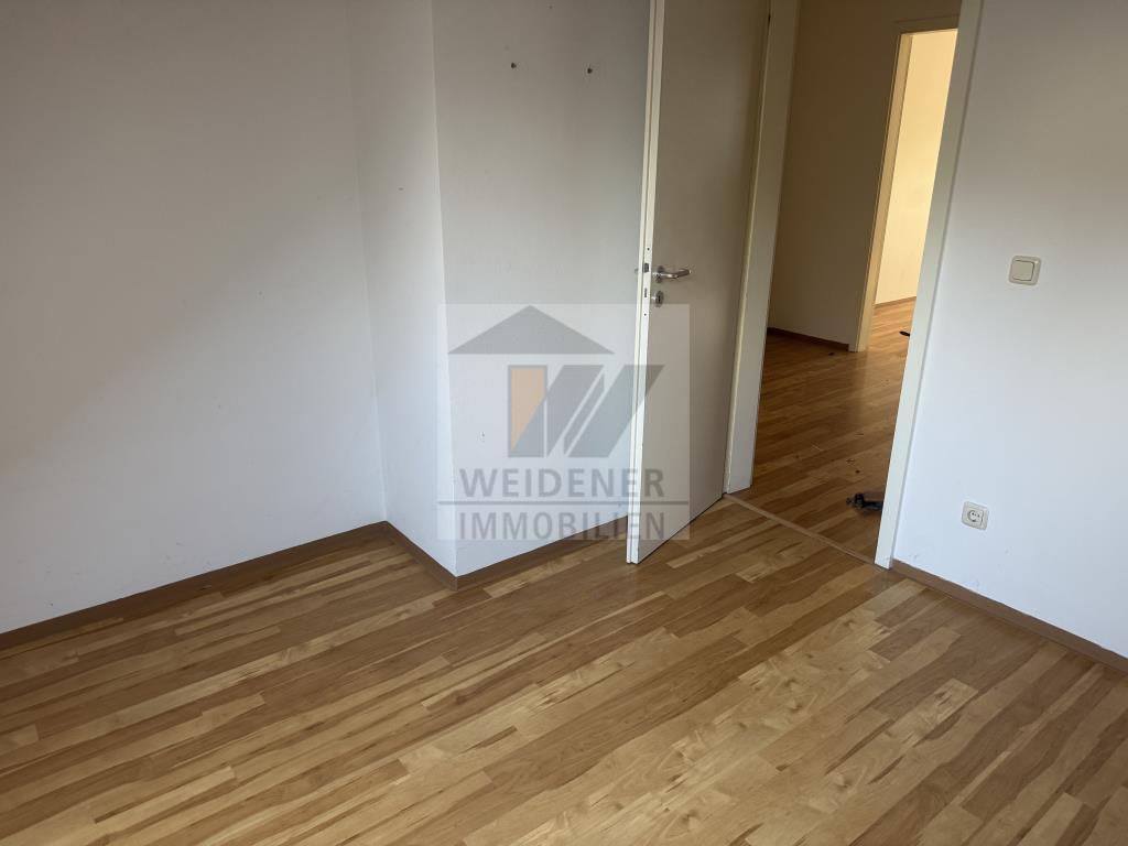 Sehr helle 2 Raum-Whg. mit Ausblick über die Stadt und Garage und *Bungalow auf dem Grundstück - Photo 2