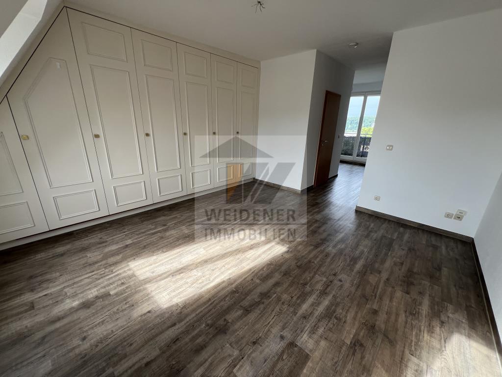 Was für ein Ausblick! 4 Raum Dachgeschoss-Wohnung mit Terrasse! - Photo 3