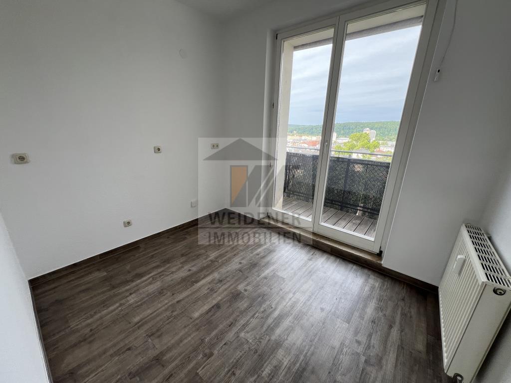 Was für ein Ausblick! 4 Raum Dachgeschoss-Wohnung mit Terrasse! - Photo 4