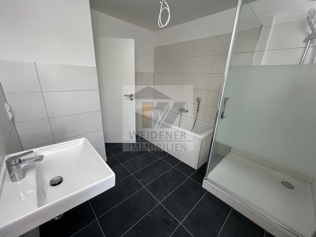 Erstbezug nach Sanierung: Exklusive 3 Zimmer Wohnung mit Balkon, Wanne und Dusche! - Foto 3