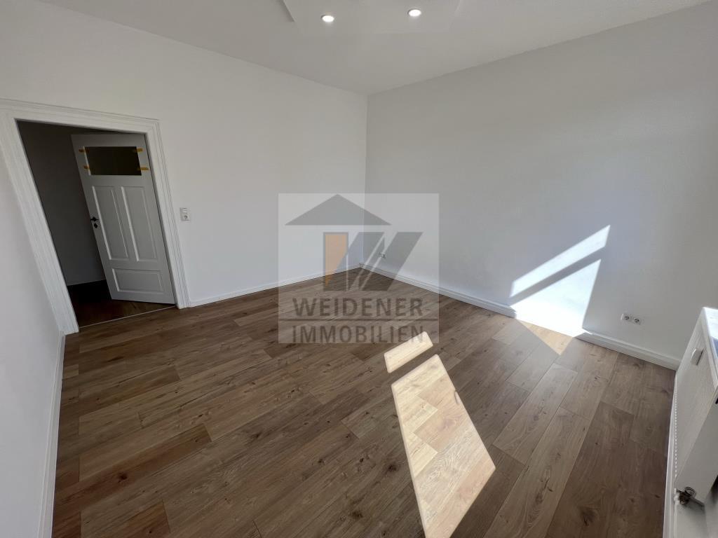 Sanierte 4-Raum-Wohnung mit Balkon und Einbauküche! - Foto 2