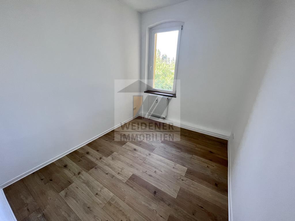 Sanierte 4-Raum-Wohnung mit Balkon und Einbauküche! - Foto 3