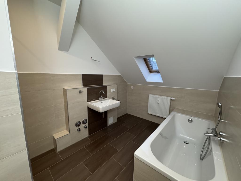 Exklusives Wohnen: 3-Raum Eigentumswohnung mit Balkon und Aufzug! - Foto 2
