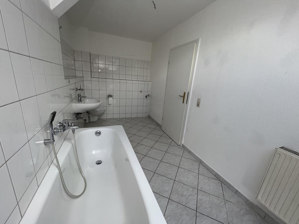Preiswerte 2 DG-Zimmer Wohnung im Zentrum von Weida! - Photo 2