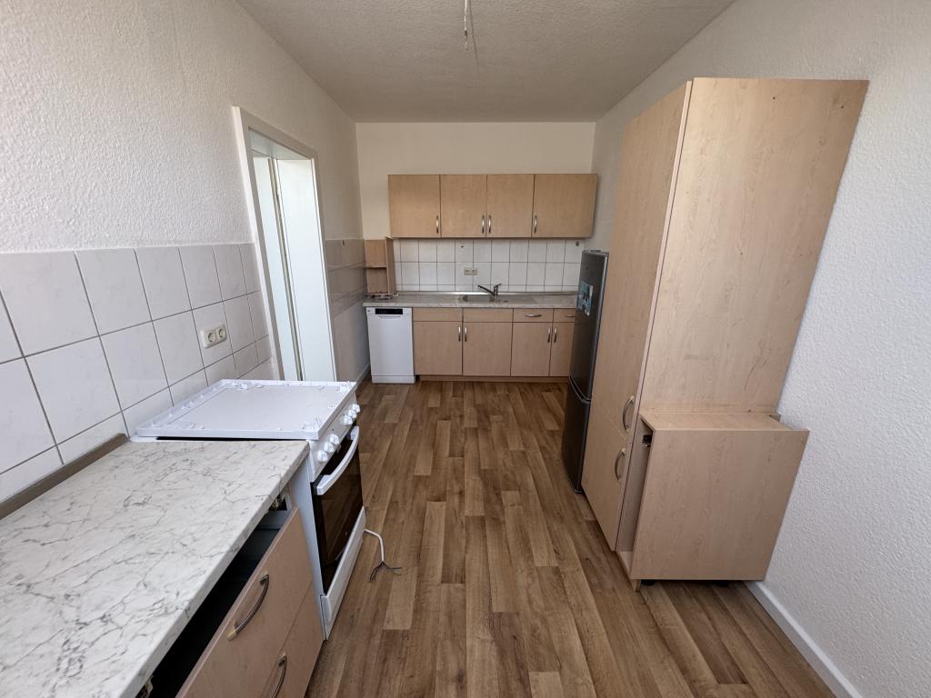 Mit Einbauküche! Preiswerte 2 DG-Zimmer Wohnung im Zentrum von Weida! - Foto 1