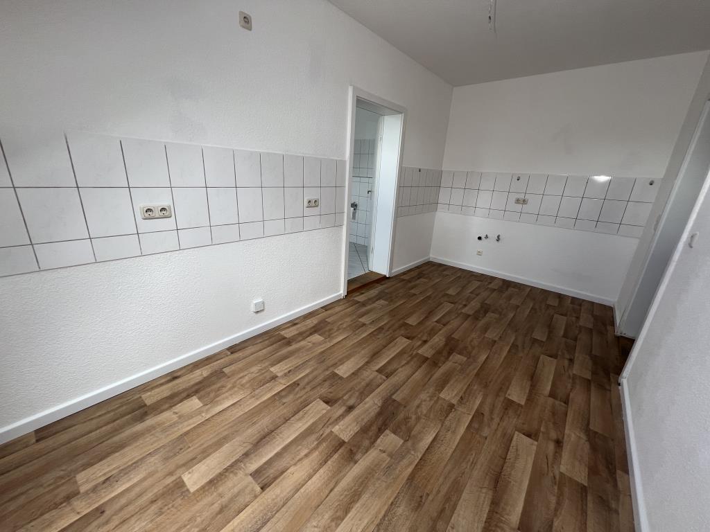 Preiswerte 2 DG-Zimmer Wohnung im Zentrum von Weida! - Photo 1