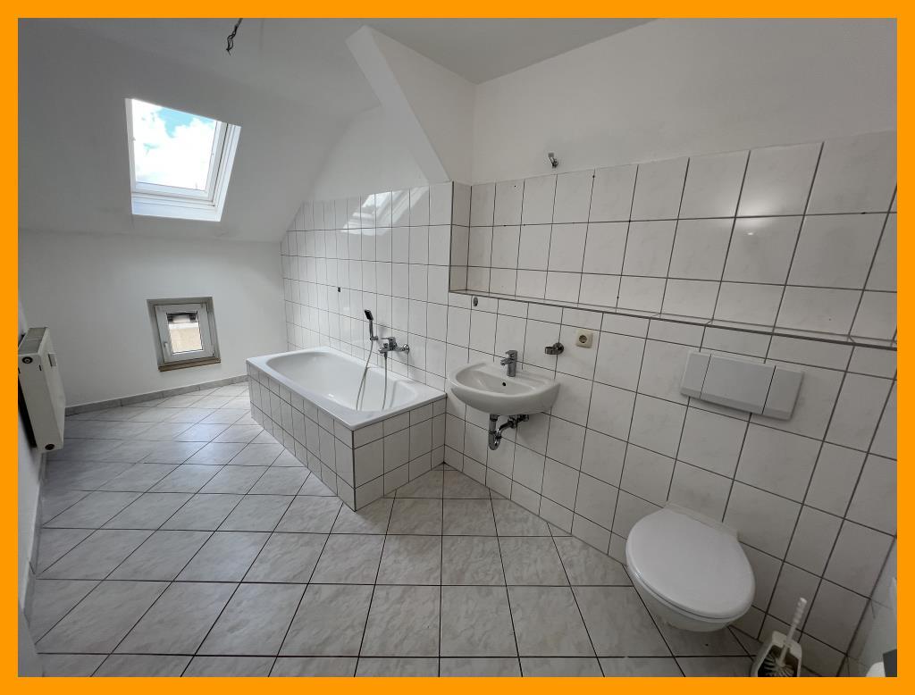Preiswerte 2 DG-Zimmer Wohnung im Zentrum von Weida! - Photo 3