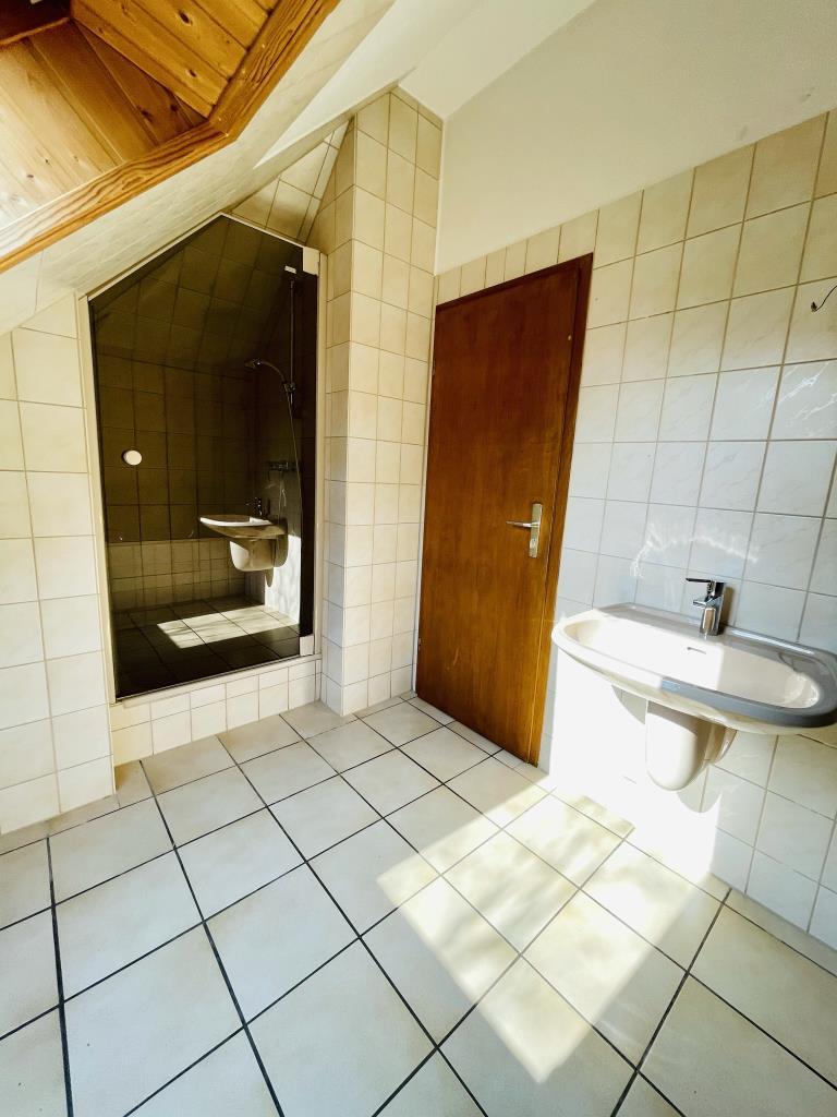 Große 2,5-Raum-Wohnung mit Wanne und Dusche! Maisonette! - Photo 2