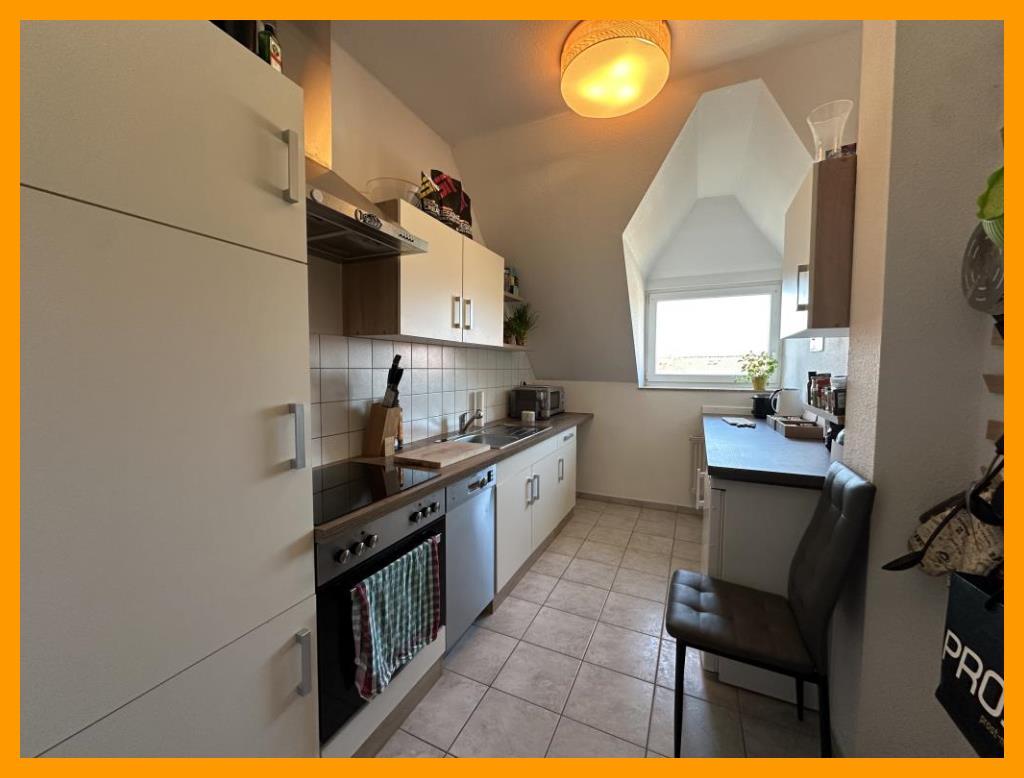 2 Raum DG-Wohnung - Bad mit Fenster, Wanne und Dusche - Photo 2