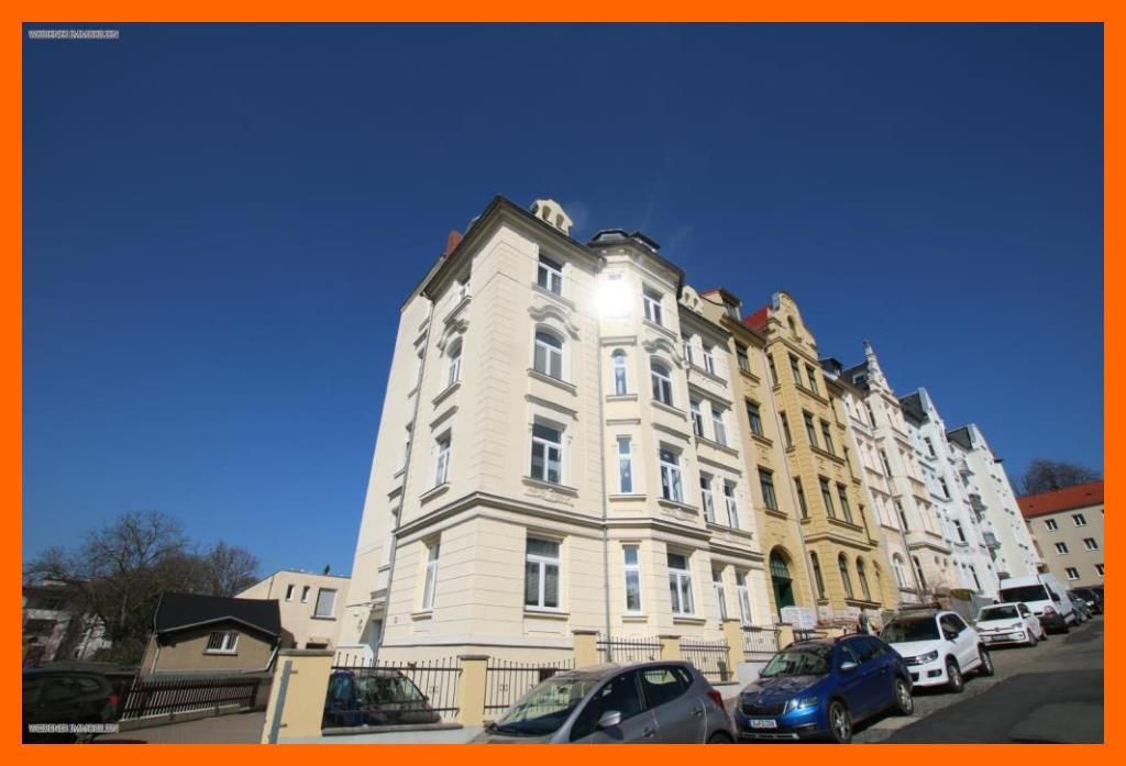 Blick über die Stadt! Gemütliche 3 Raum DG Wohnung mit großem Mietergarten. - Photo 2