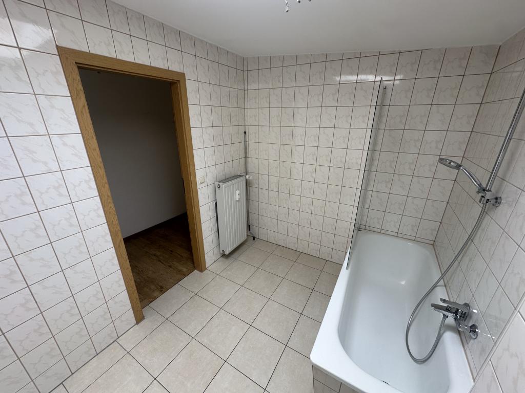 Blick über die Stadt! Gemütliche 3 Raum DG Wohnung mit großem Mietergarten. - Photo 4