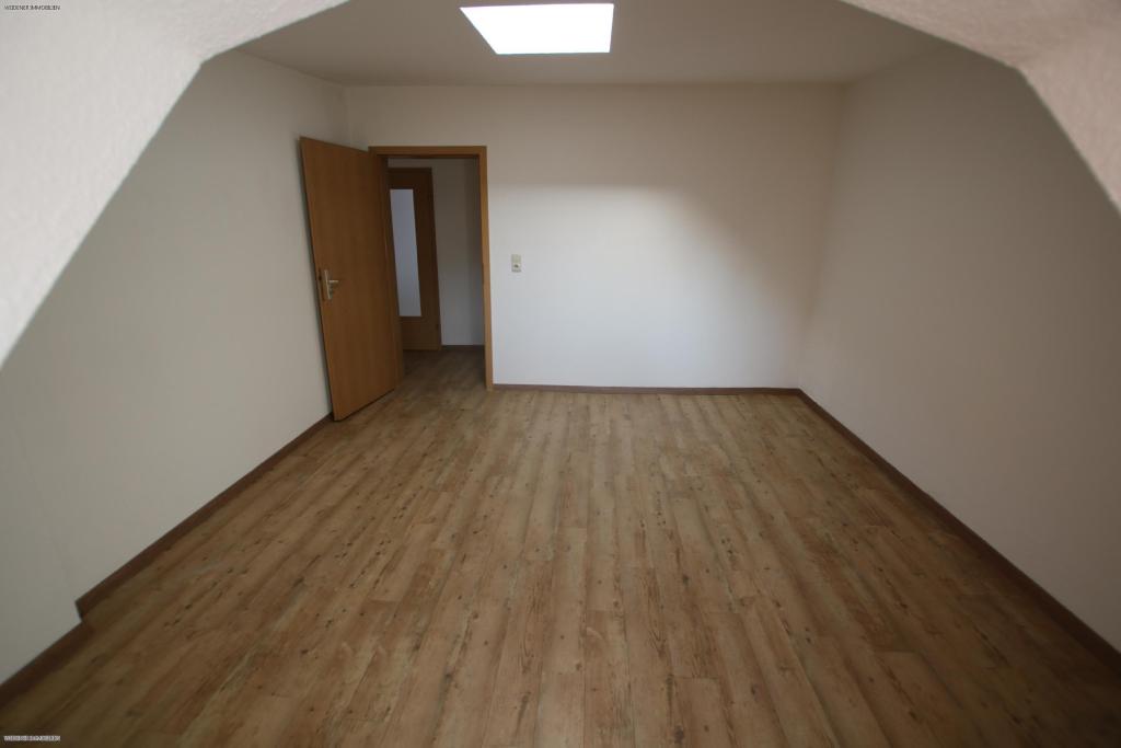 Blick über die Stadt! Gemütliche 3 Raum DG Wohnung mit großem Mietergarten. - Photo 5