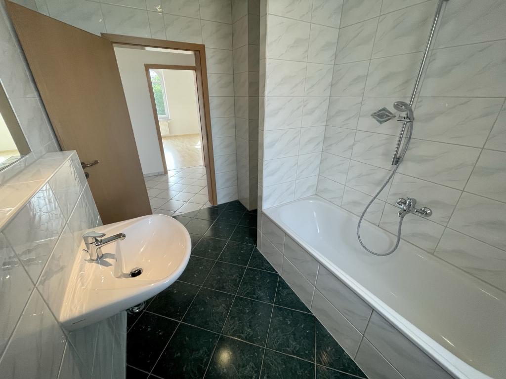 Super 3 Raum Wohnung mit Balkon und Wanne in der Geraer Innenstadt! - Photo 4