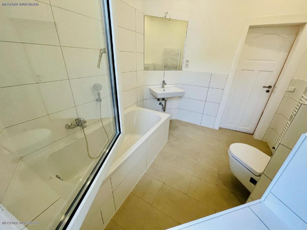großzügige 4 Raum Wohnung mit 2 Balkonen & modernen Bad mit Wanne! - Foto 2