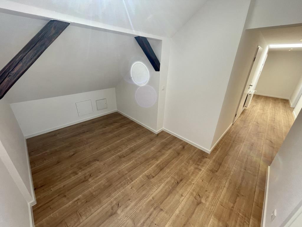 Mit Weitblick! 2,5 Raum DG Wohnung mit offener Küche im Wohnzimmer. Modernes Bad mit Wanne! - Photo 4