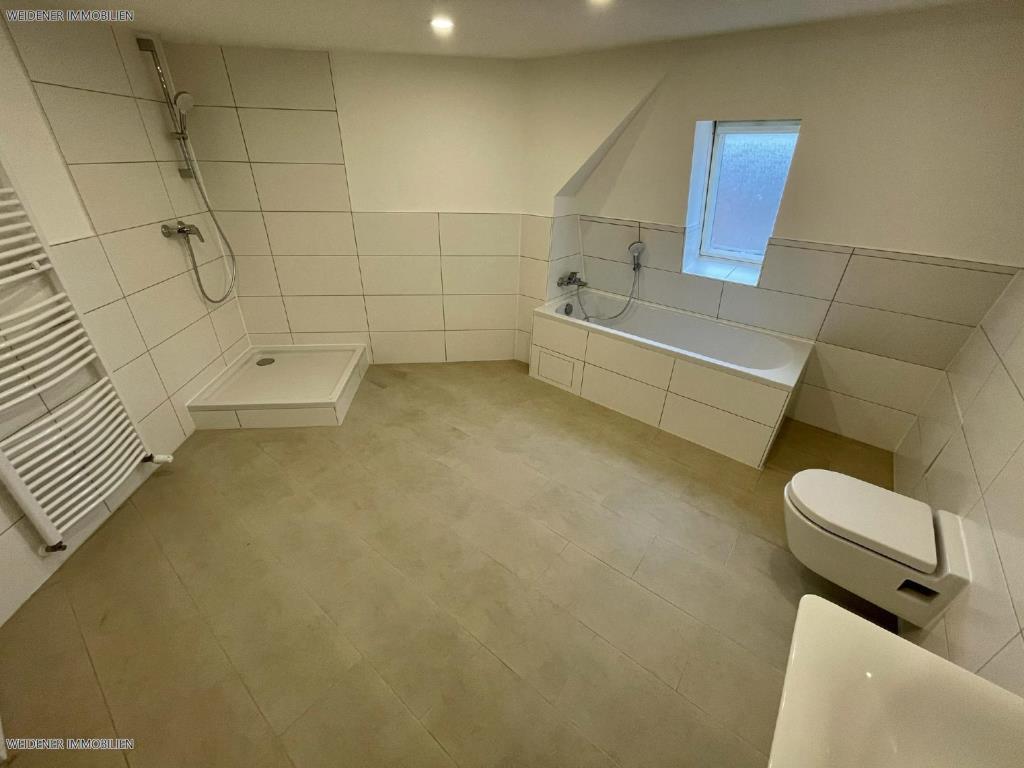 **Ihr neues Zuhause wartet: 4-Raum-Wohnung mit Komfort-Badezimmer und großzügigem Wohnambiente!** - Photo 5