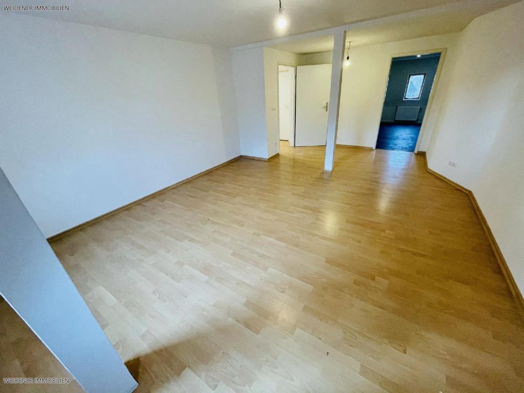 **Ihr neues Zuhause wartet: 4-Raum-Wohnung mit Komfort-Badezimmer und großzügigem Wohnambiente!** - Photo 1