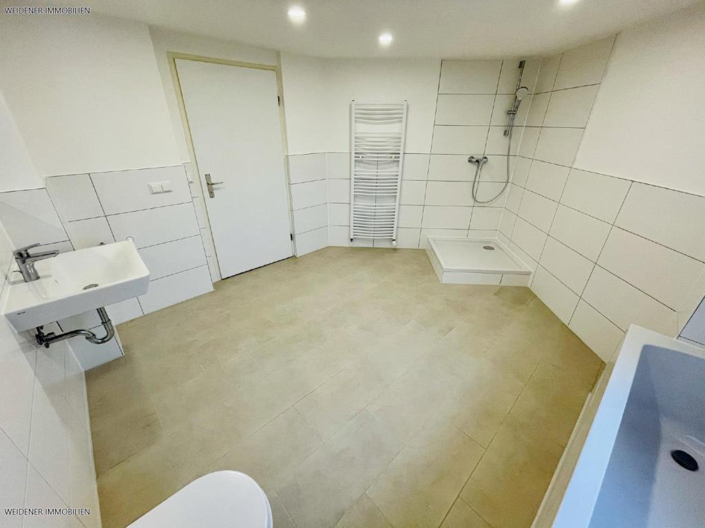 **Ihr neues Zuhause wartet: 4-Raum-Wohnung mit Komfort-Badezimmer und großzügigem Wohnambiente!** - Photo 4