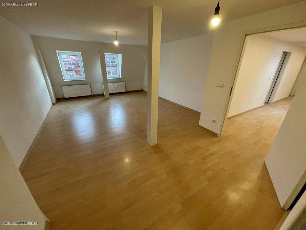 **Ihr neues Zuhause wartet: 4-Raum-Wohnung mit Komfort-Badezimmer und großzügigem Wohnambiente!** - Photo 2