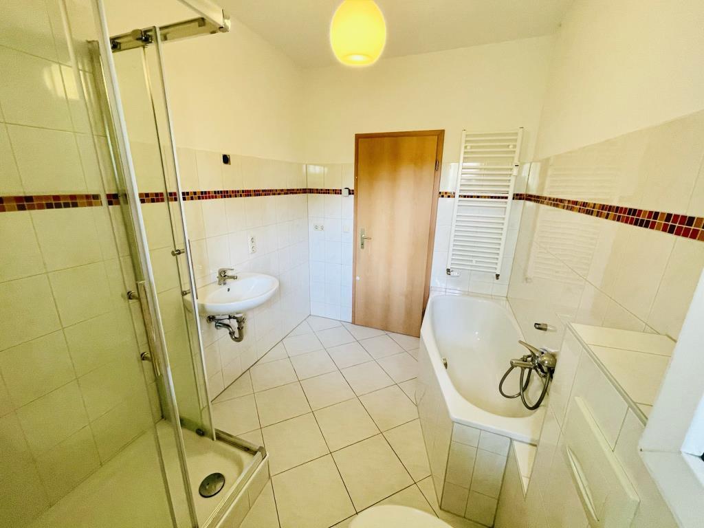 Familien willkommen! 4 R.-Wohnung mit West-Balkon, Wanne, Dusche und Hausgarten in Gera-Debschwitz! - Photo 3