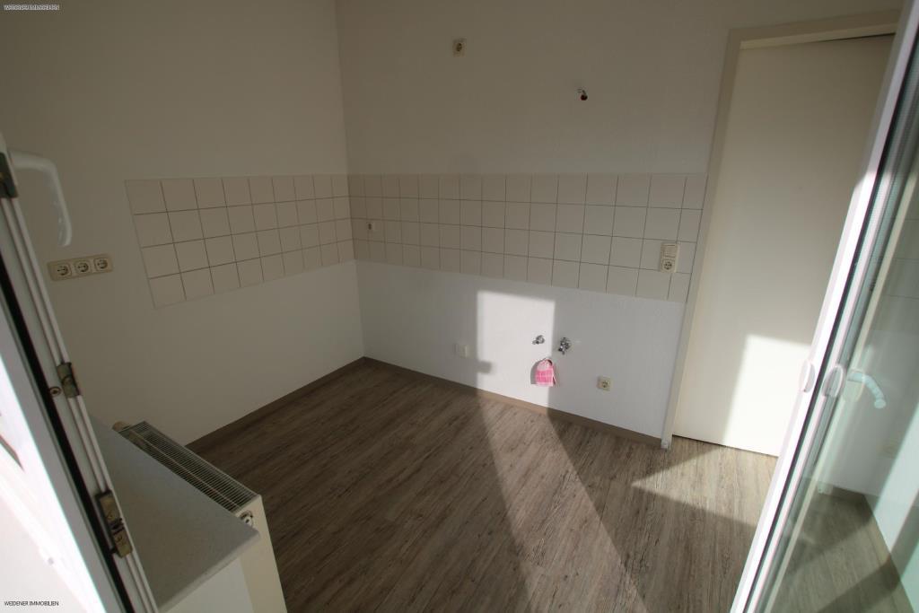 2 Raum DG-Wohnung mit Balkon und Blick ins Grüne. Bad mit Wanne! In Weida! - Photo 1