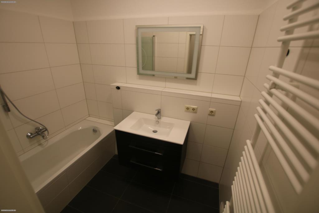 WOW! Hochwertige 4 Raum-Wohnung mit modernem Bad und großem Balkon! Die Wohnung zum Wohlfühlen. - Photo 4