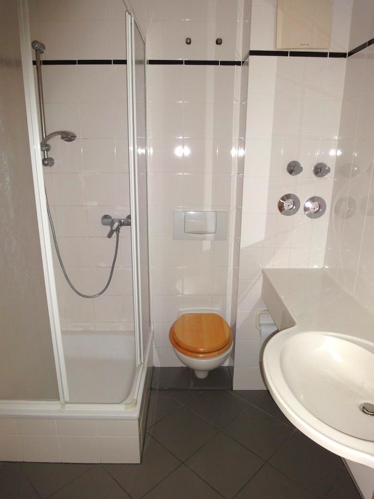 2 Raum DG Wohnung mit Balkon in direkter City-Lage! - Photo 2