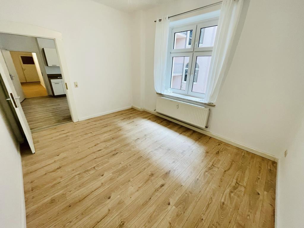 Schicke 3 R-Whg. mit Balkon, Dusche & Einbauküche. Direkt am Hofwiesenpark. - Photo 2