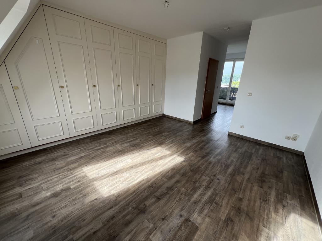 Was für ein Ausblick! 4 Raum Dachgeschoss-Wohnung mit Terrasse! - Photo 5