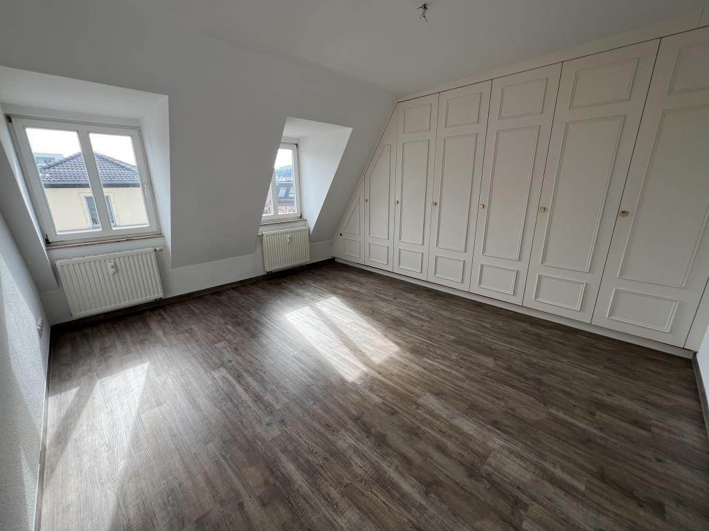 Was für ein Ausblick! 4 Raum Dachgeschoss-Wohnung mit Terrasse! - Photo 3