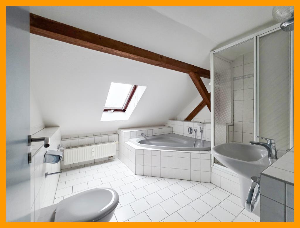 Schöne 3 Raum-Dachgeschoss Whg. mit Eckbadewanne - Photo 3
