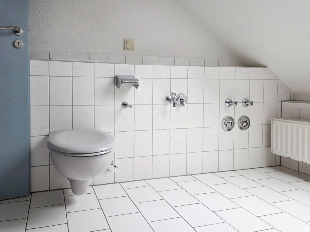 Schöne 3 Raum-Dachgeschoss Whg. mit Eckbadewanne - Photo 5
