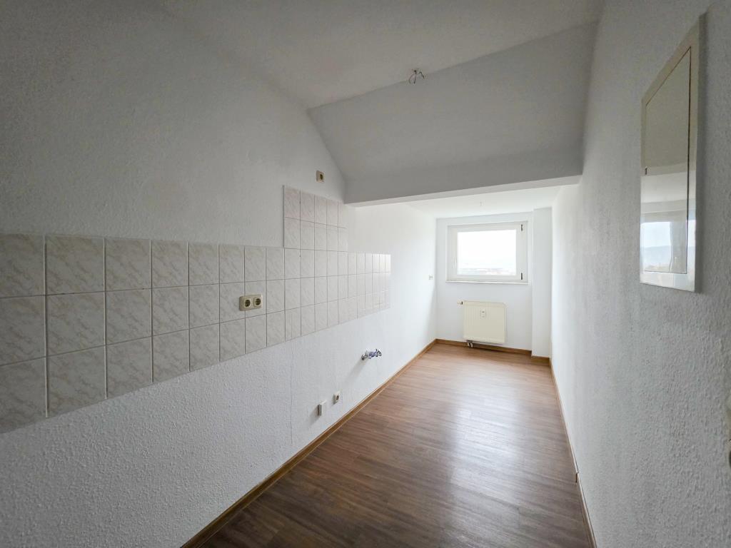 Schöne 3 Raum-Dachgeschoss Whg. mit Eckbadewanne - Photo 2